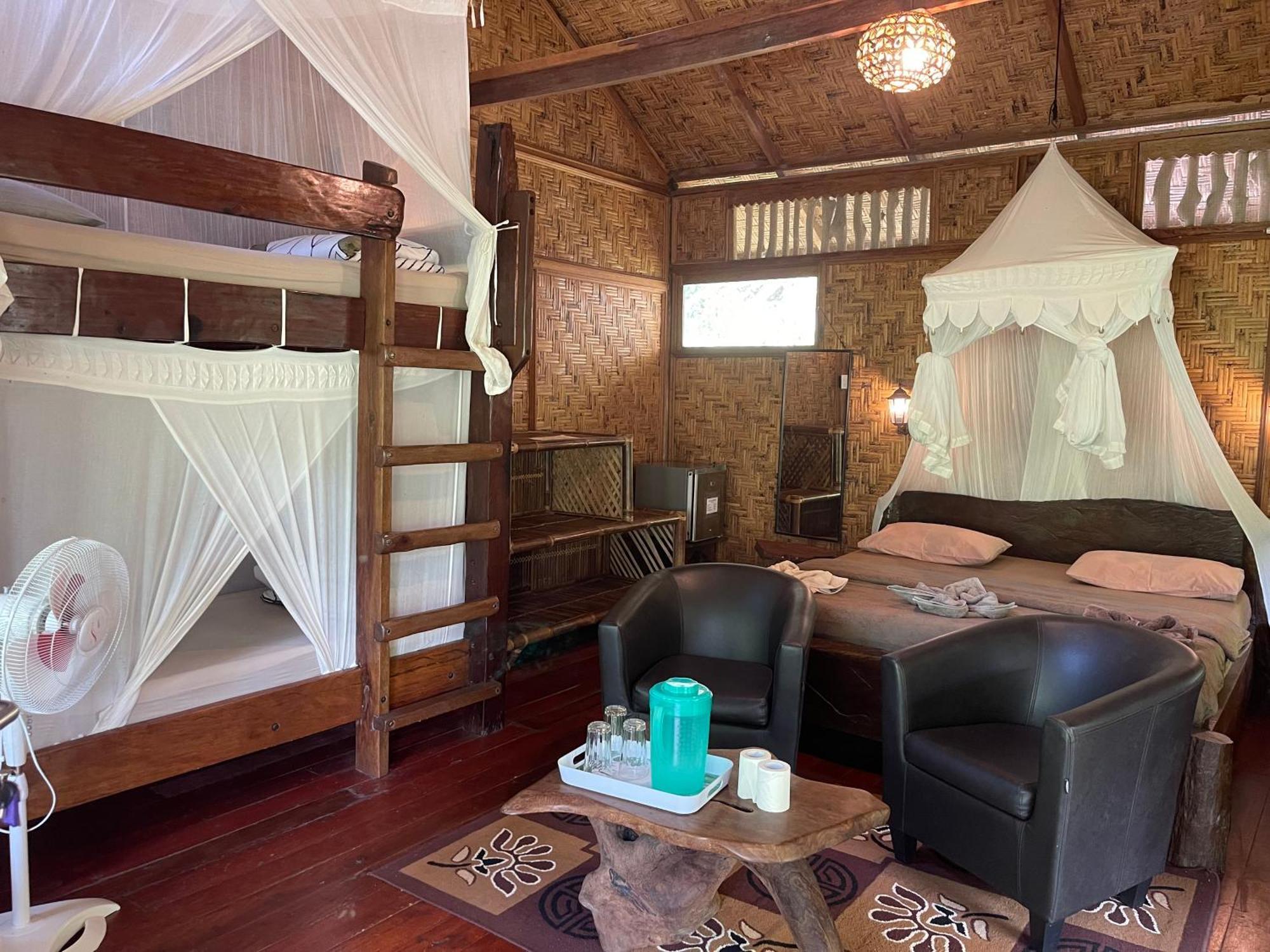 Kupu Kupu Garden Guest House & Cafe Bukit Lawang Esterno foto