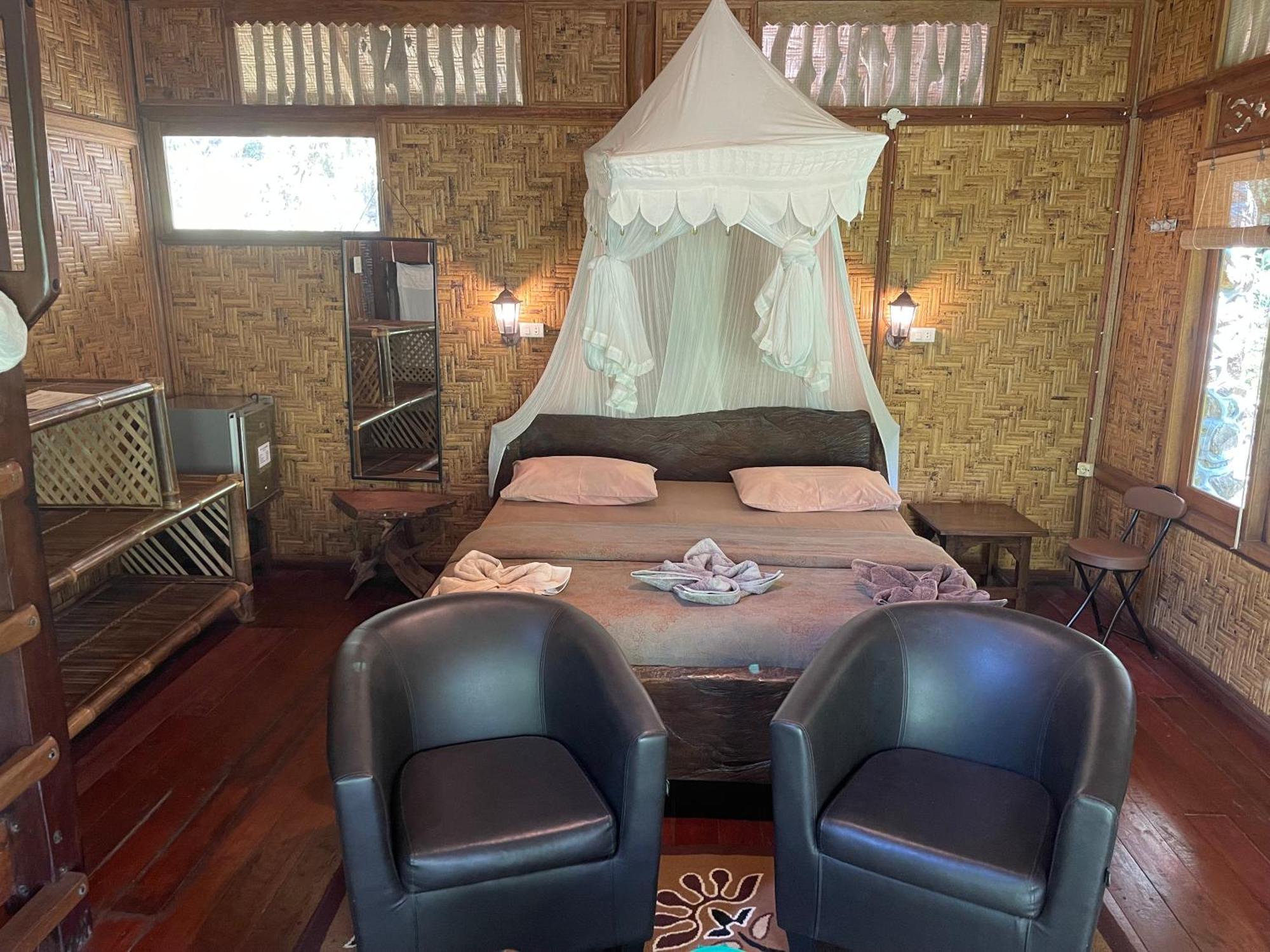 Kupu Kupu Garden Guest House & Cafe Bukit Lawang Esterno foto
