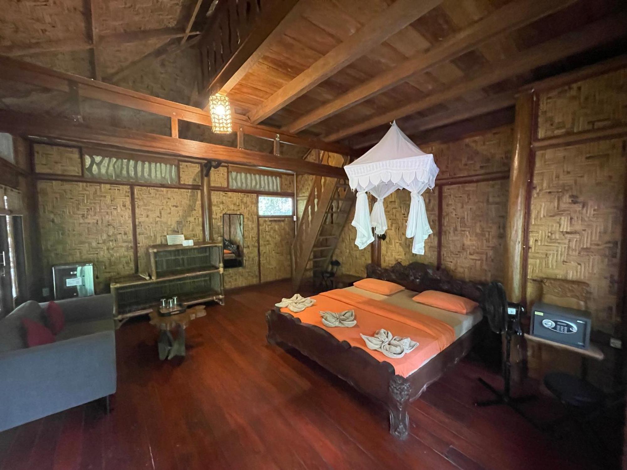 Kupu Kupu Garden Guest House & Cafe Bukit Lawang Esterno foto