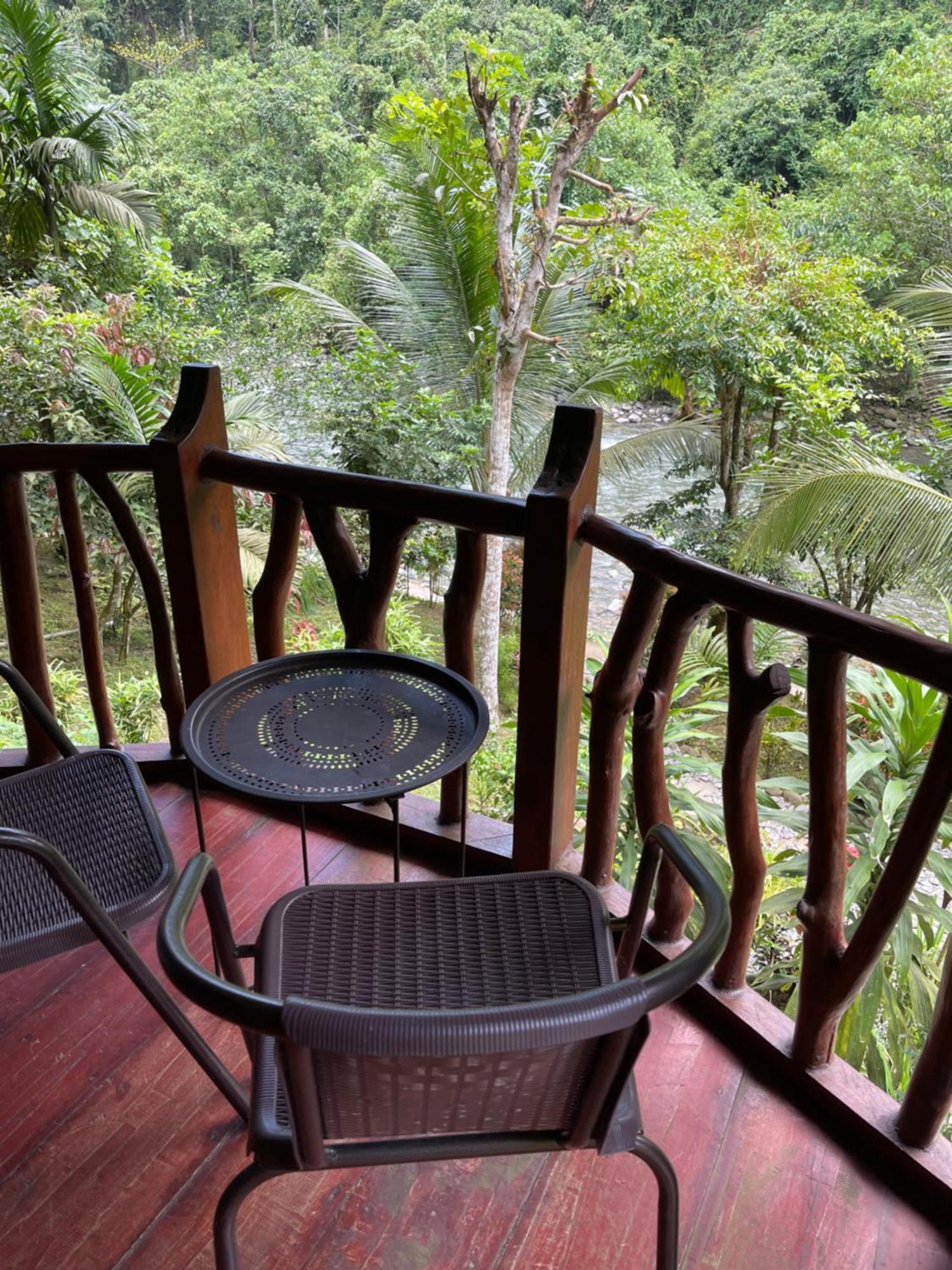 Kupu Kupu Garden Guest House & Cafe Bukit Lawang Esterno foto