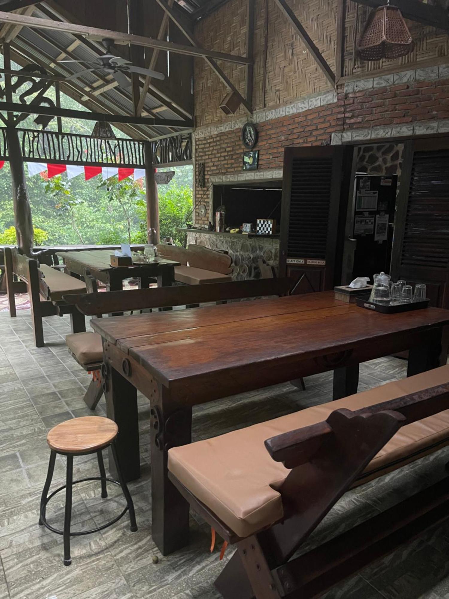 Kupu Kupu Garden Guest House & Cafe Bukit Lawang Esterno foto