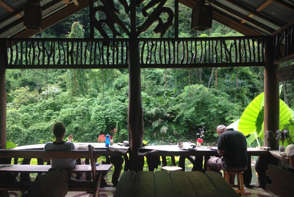 Kupu Kupu Garden Guest House & Cafe Bukit Lawang Esterno foto