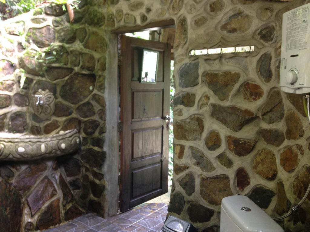 Kupu Kupu Garden Guest House & Cafe Bukit Lawang Esterno foto
