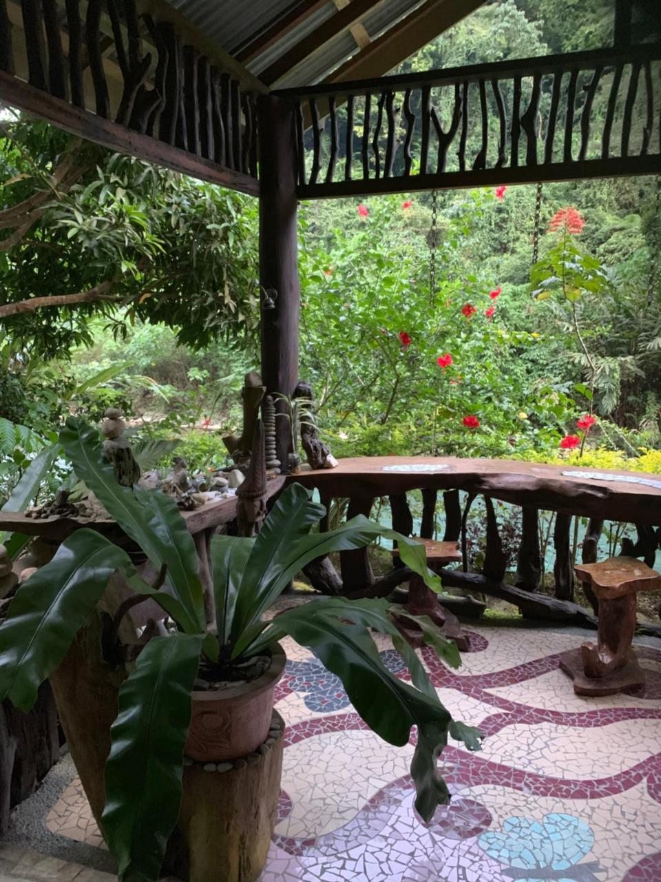 Kupu Kupu Garden Guest House & Cafe Bukit Lawang Esterno foto