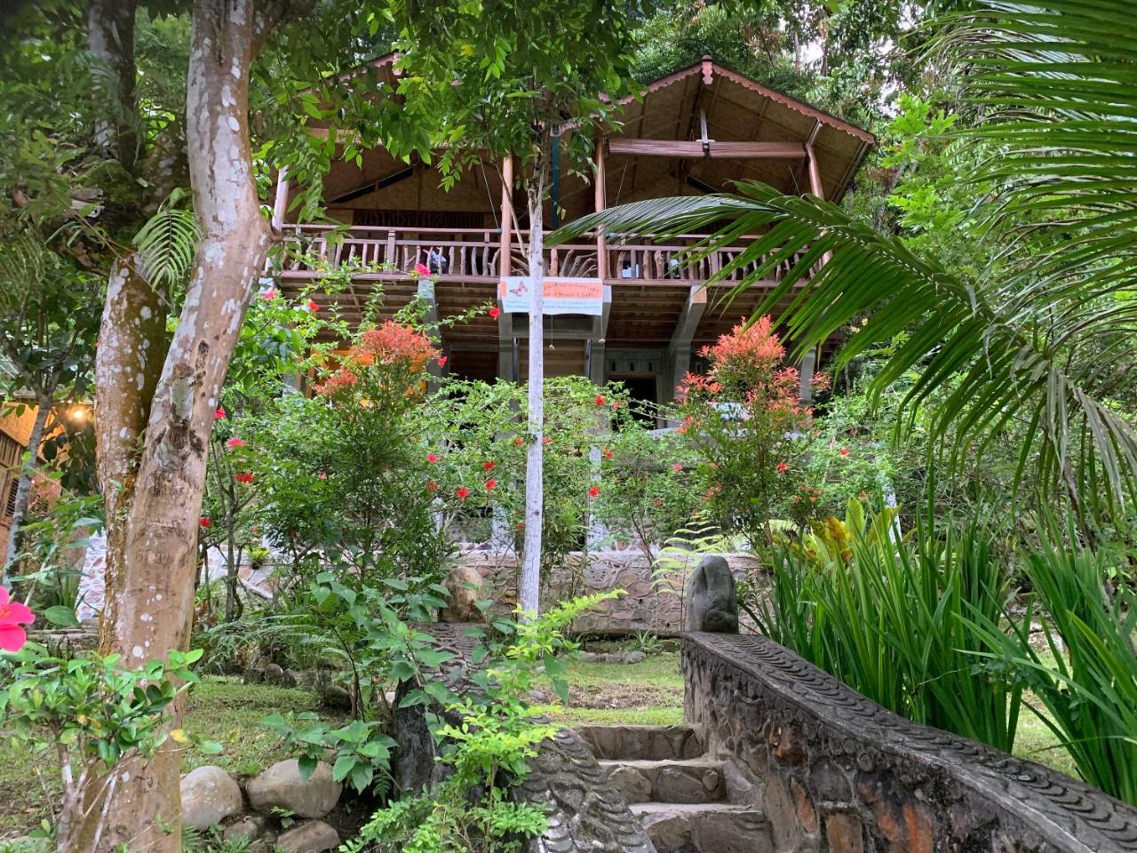 Kupu Kupu Garden Guest House & Cafe Bukit Lawang Esterno foto