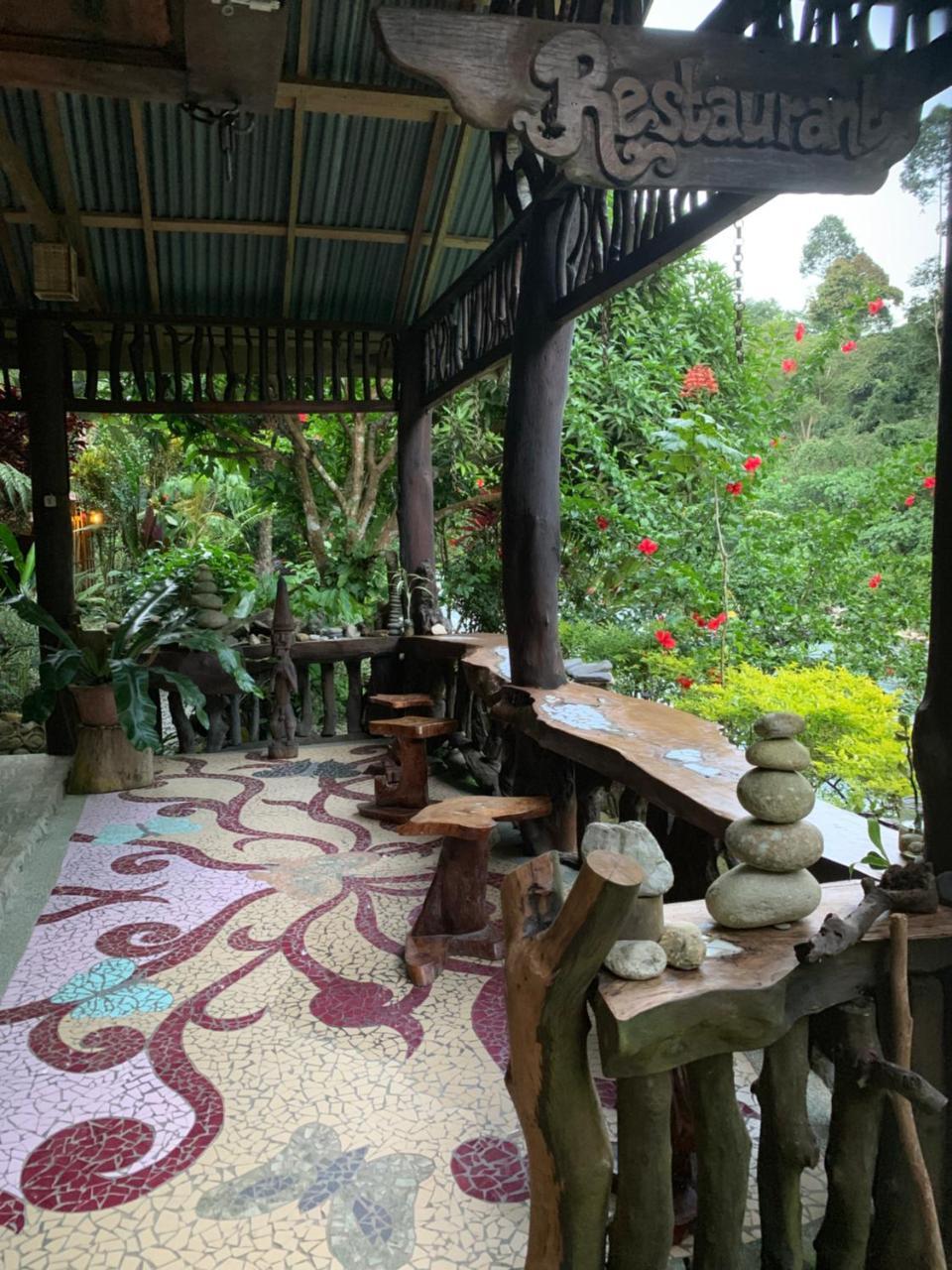 Kupu Kupu Garden Guest House & Cafe Bukit Lawang Esterno foto
