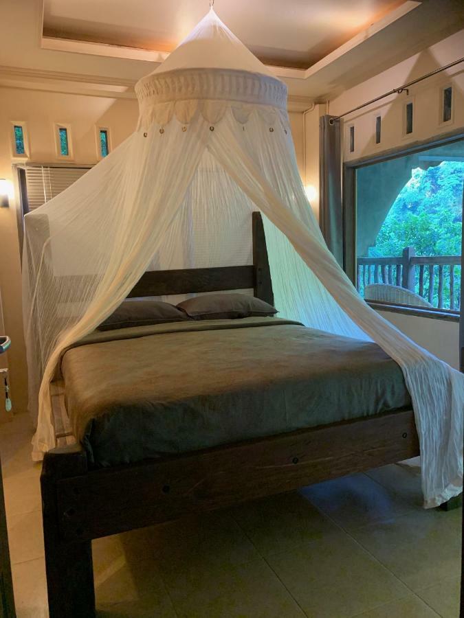 Kupu Kupu Garden Guest House & Cafe Bukit Lawang Esterno foto