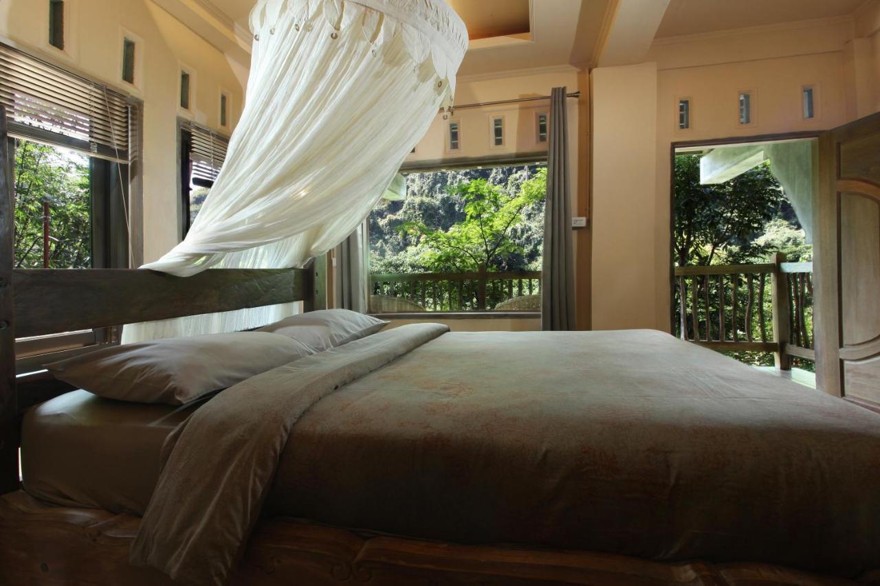 Kupu Kupu Garden Guest House & Cafe Bukit Lawang Esterno foto