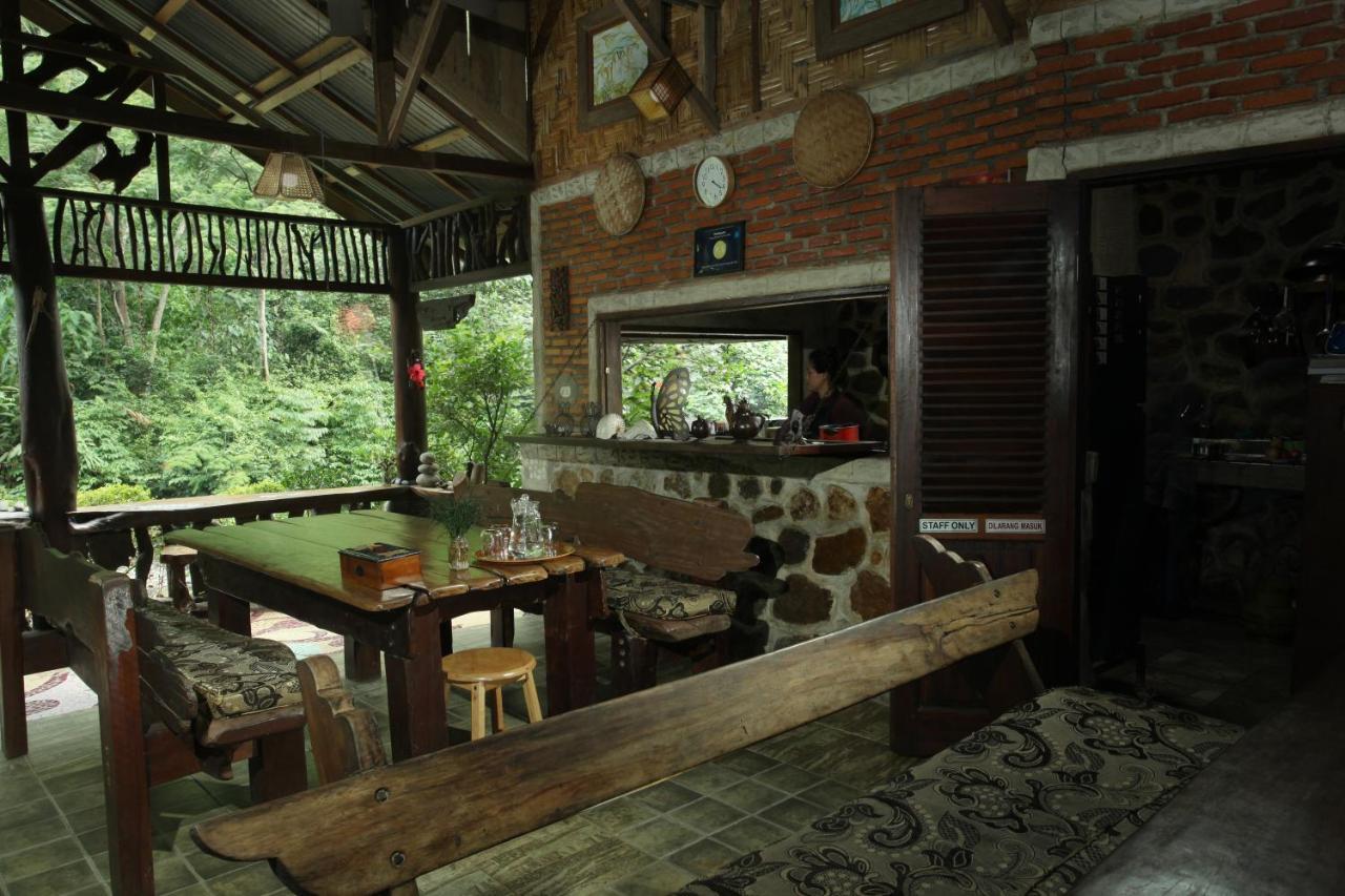 Kupu Kupu Garden Guest House & Cafe Bukit Lawang Esterno foto